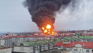 Влада РФ заявила, що пожежа на нафтобазі в Бєлгороді почалася після атаки української авіації. ВIДЕО