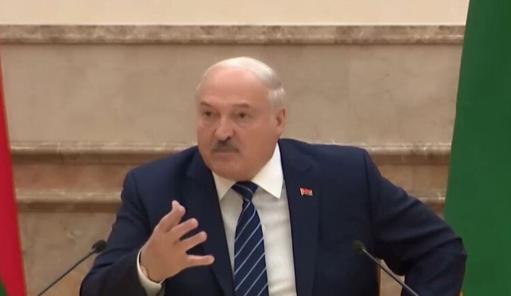 Лукашенко пропонує заборонити білоруській молоді носити одяг світових брендів: "Одеваются лучше чем я. Наши тоже уже нормально шьют". ВIДЕО