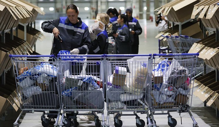 Путін шукає гроші на війну: Російська влада хоче ввести новий податок для товарів на маркетплейсах