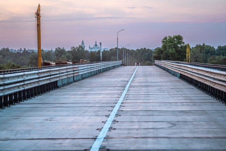 Рух Чернігівським мостом через Десну відкрито, - Шкіль 01