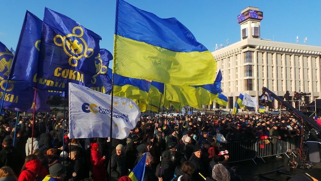 Червоні лінії для Зе: на Майдане состоялось вече в преддверии встречи Зеленского и Путина 13