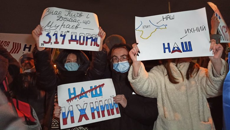 Біля телеканалу НАШ в Києві відбулась акція Вимкніть зброю Росії з вимогою санкцій проти Мураєва 14