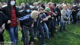 Во Львове у генконсула России отобрали и растоптали венок