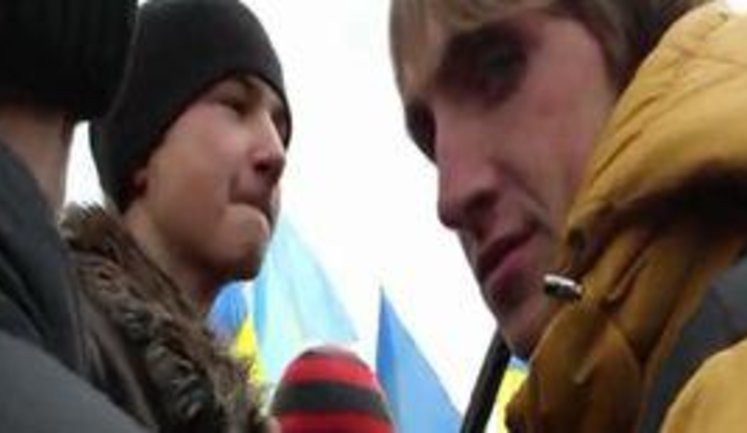 "Молодые регионы" вывели под раду молодежь "за недорого" - по 60 грн. ВИДЕО