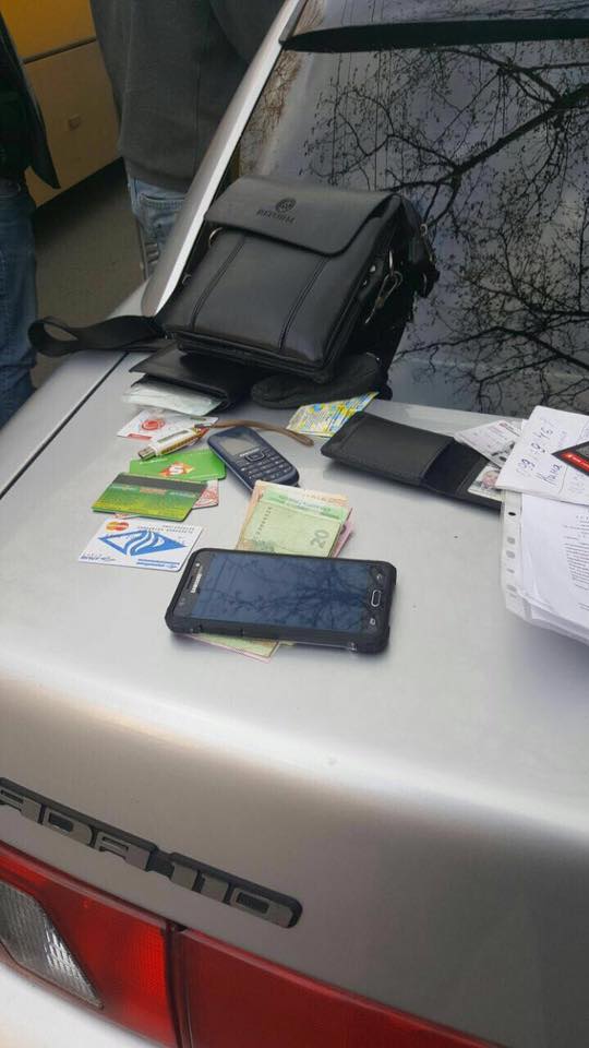 На хабарі в 7 тисяч в Херсоні затримано поліцейського, - Сарган 02