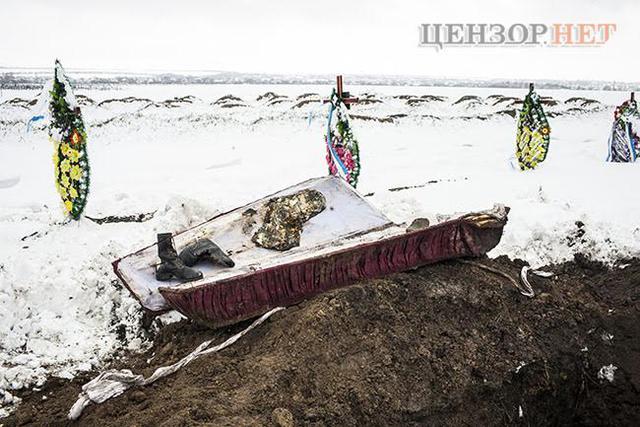 Когда мы встретились с поисковиком, он полчаса не решался мне сказать, что нашли тело моего сына, - отец погибшего бойца Александра Тищенко 15