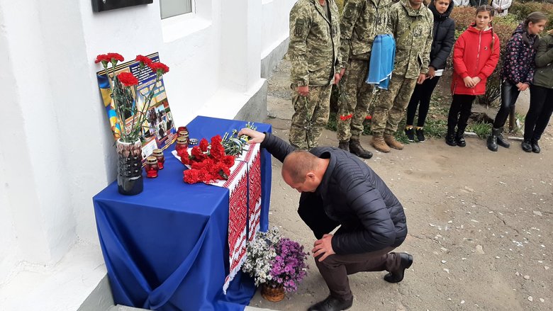 Меморіальні дошки двом полеглим воїнам 36-ї ОБрМП відкрили в Миколаєві 08