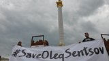 Save Oleg Sentsov: активисты в масках Сенцова, Трампа, Меркель и Путина организовали перфоманс на Майдане. ФОТОрепортаж+ВИДЕО