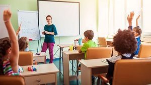 Зарплаты учителей вырастут на 20% уже в этом месяце, - Шмыгаль