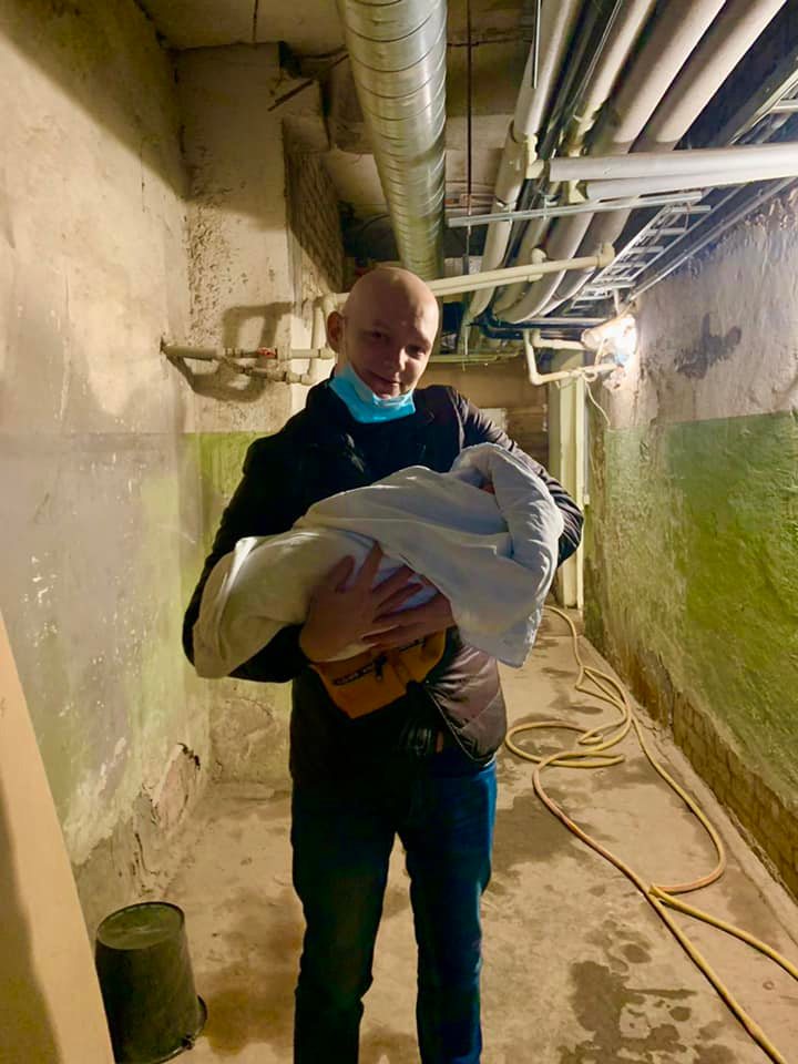 Під гуркіт та завивання сирен: У бомбосховищі столичного пологового будинку народилася дівчинка 01