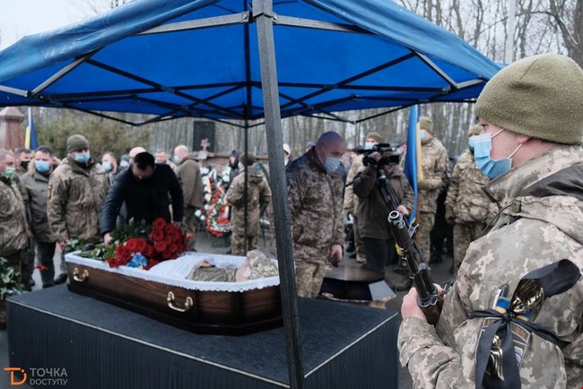 Із загиблим на Донбасі воїном 10-ї ОГШБр Кирилом Биковським попрощалися в Кропивницькому 11