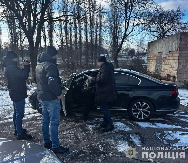 чоловік пропонував гроші керівнику ТЦК на Черкащині