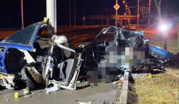 In Kharkiv, Tesla crashed into power line pole, killing National Guard soldier and female passenger: SBI is investigating case. PHOTOS