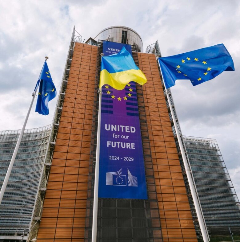 Ukrainian flag in front of the European Commission headquarters