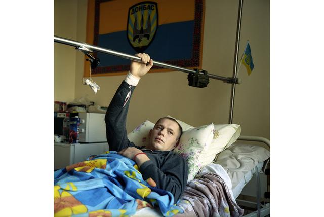 Проект українського фотографа Чекменьова зі знімками поранених воїнів зібрав близько $ 400000 для їх лікування і підтримки 03