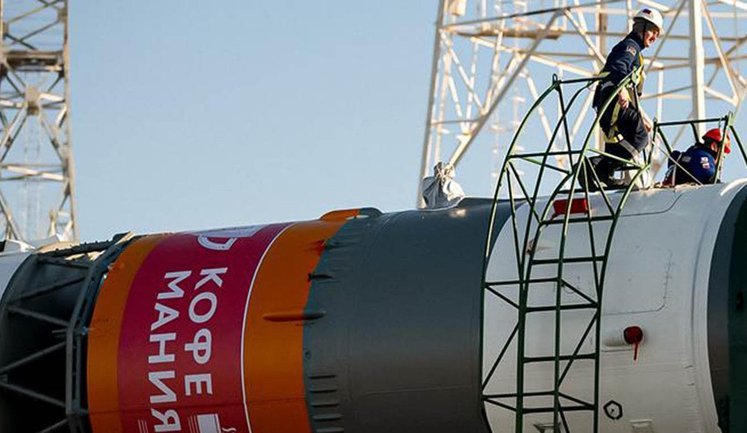 "Роскосмос" почав розміщувати на ракетах рекламу ресторанів після обвалу доходів