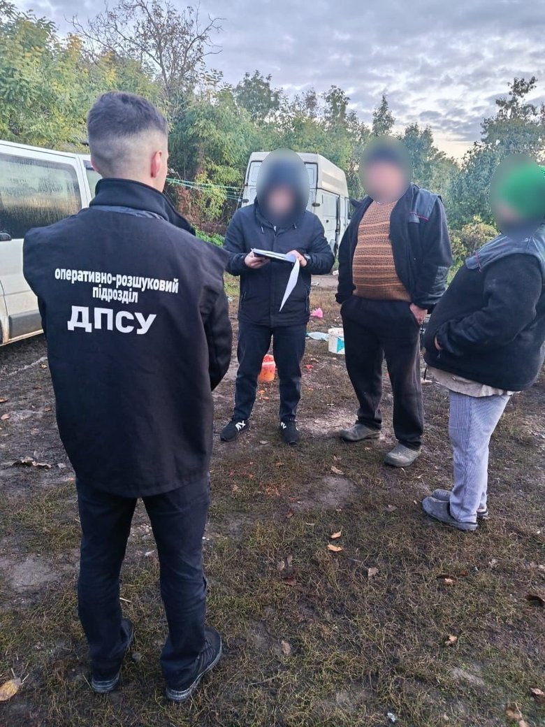 Smugglers caught crossing the border