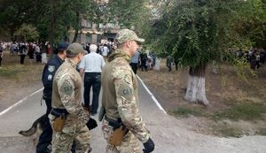 Поліція і СБУ охороняють школи під час свята "першого дзвінка"