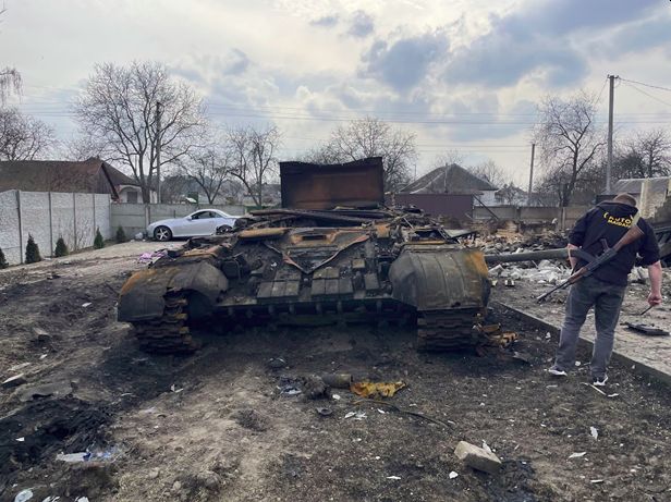 Аеророзвідник Сергій Хаджинов: Коли ти коригуєш, ти на зв‘язку з артилеристами. І якщо влучення, то ти верещиш: Влучив! Повторюй! І він радісно верещить: Плюс!. Це завжди велика радість 02
