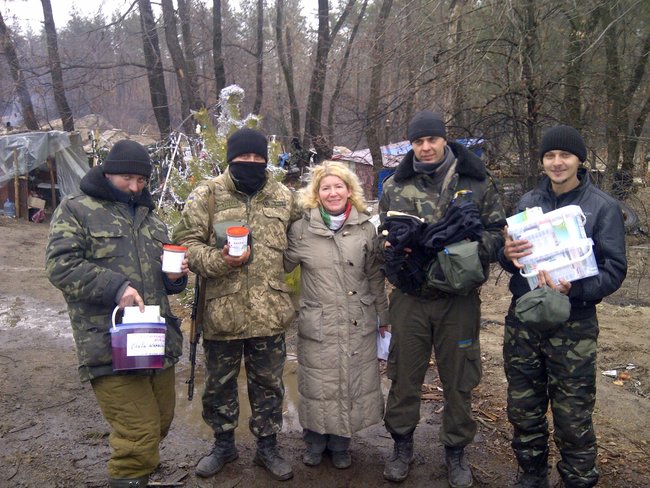 Волонтер Валентина Варава: Ми передали на фронт 71 автомобіль, а також десятки фур медичної гуманітарки для лікарень України. А в січні 20-го року Мінсоц виключив нас з Єдиного реєстру отримувачів гуманітарної допомоги 13
