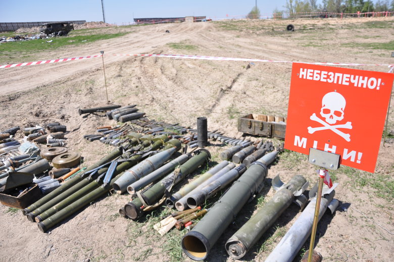 Разминирование территории аэродрома в Гостомеле: уничтоженные самолеты ГП Антонов и остатки российских оккупантов 56