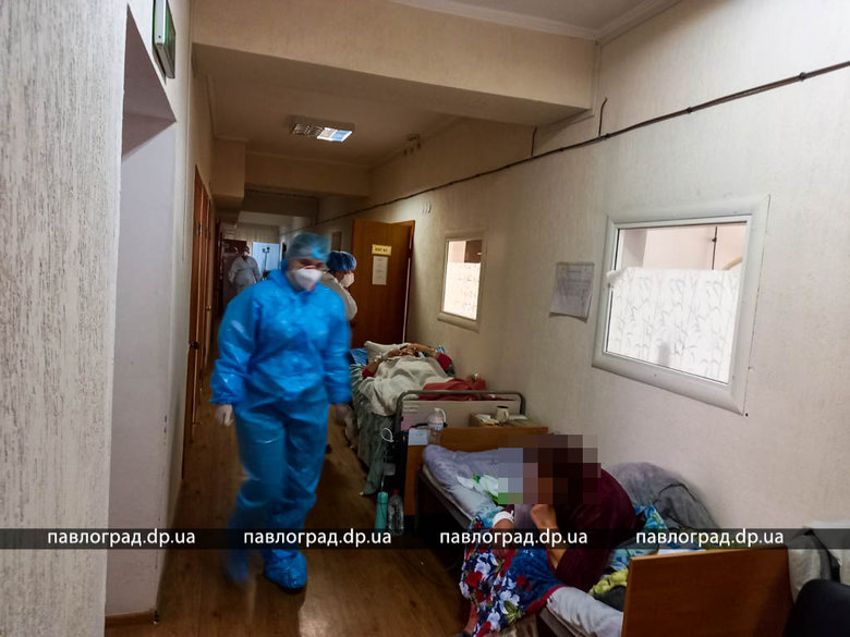 Переполненная COVID-больница на Днепропетровщине: из 200 пациентов - двое вакцинированных 04