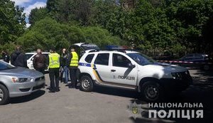 Мужчина получил пулевое ранение на стоянке у храма в Киеве