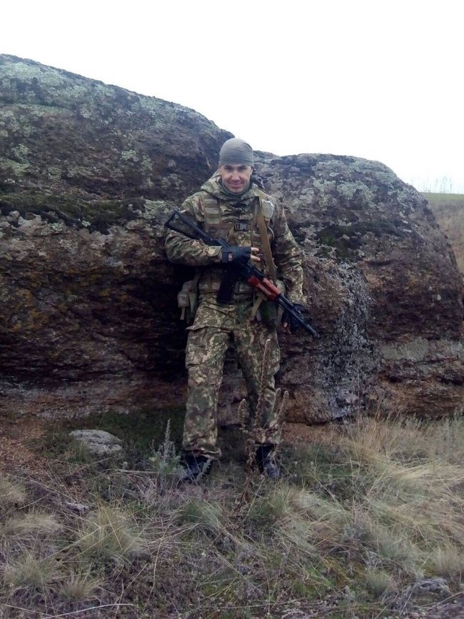 Разведчик Александр Колодяжный, водрузивший украинский флаг над старым терминалом ДАП: Операция заняла считаные минуты. Противник даже не понял, как все произошло 01