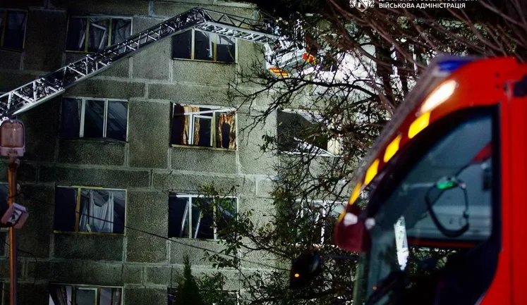 Россияне нанесли удар по общежитию ПТУ в Днепре: вспыхнул пожар, двое пострадавших. ФОТОрепортаж (обновлено)