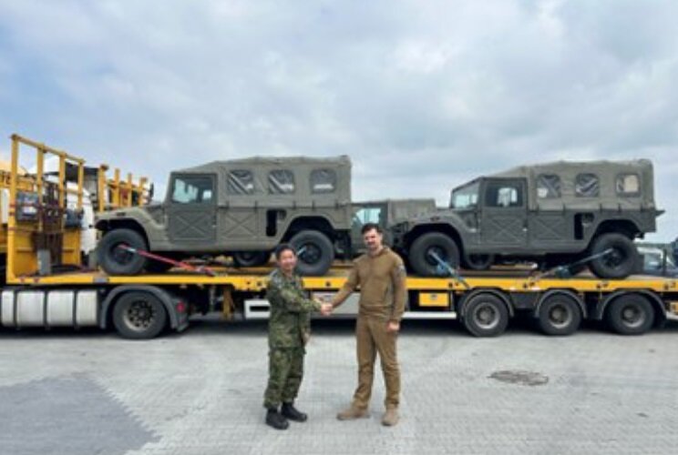 Японія передала Україні партію спеціальних транспортних засобів