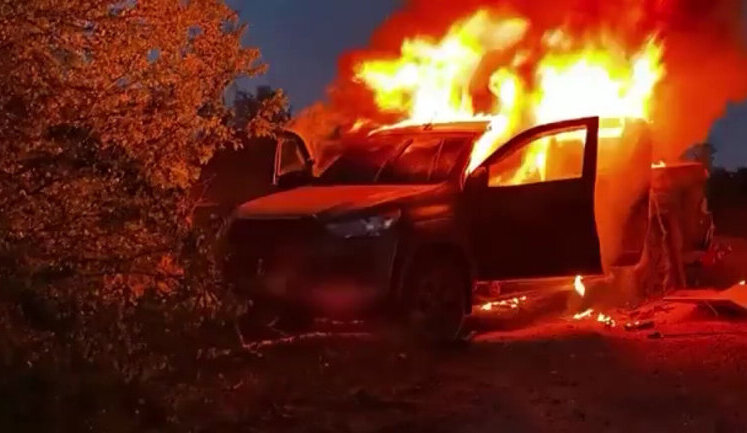Українські бійці вижили після прямого влучення ПТУР в автомобіль. ВIДЕО
