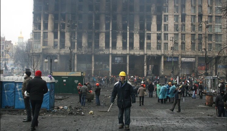 Уличную выставку "Рисованная история Майдана" открыли в центре Киева