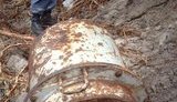 В Черкассах рыбак прямо на набережной обнаружил радиоактивный контейнер. ФОТО