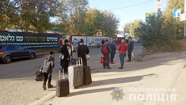 Паломники-хасиди організовано залишають Умань, - поліція 04