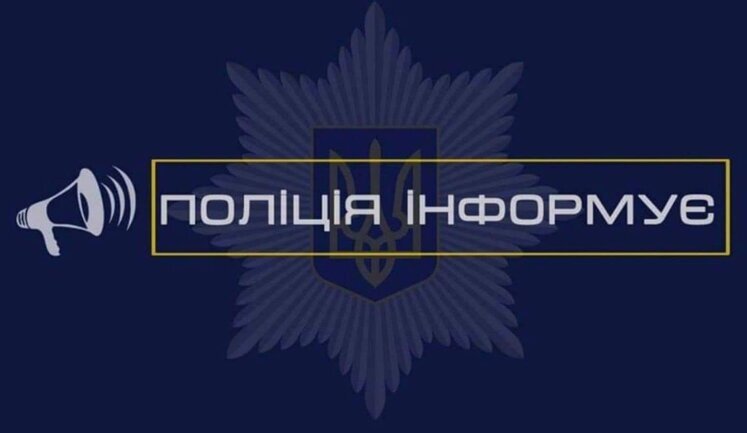 В Космачі на Франківщині сотня людей перекрила дорогу і напала на жінку з дитиною. Постраждалу називали "наводчицею воєнкому". ВІДЕО+ФОТОрепортаж