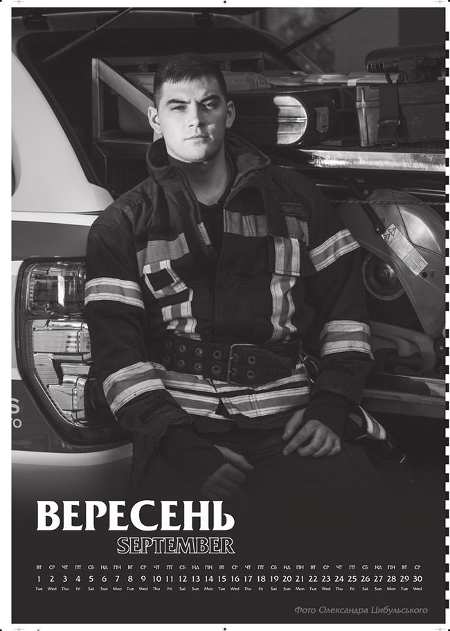 Вони рятують життя, - київські пожежники випустили календар на 2020 рік 10