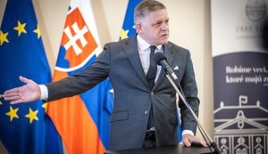 Фіцо хоче організувати лінію зв’язку між Україною та РФ
