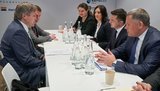 Зеленский в Давосе обсудил инвестиции в Украину с председателем правления компании Cargill Inc. Макленнаном. ФОТО