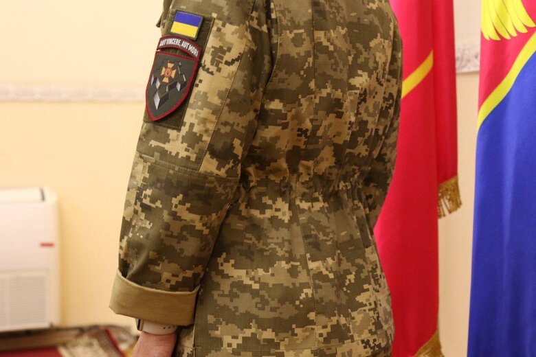 У Міноборони презентували нову літню форму для жінок - стала більш підлаштована під жіночу будову тіла 04