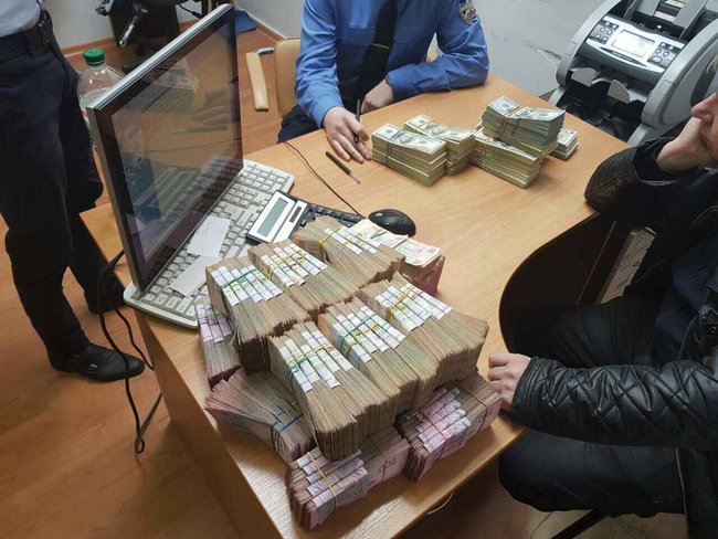 Налоговой милицией разоблачена масштабная схема нелегального обмена валют на Западной Украине 02