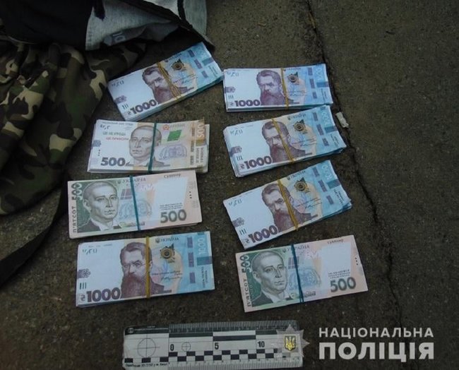 Задержан мошенник, обменявший сувенирные купюры на 20 тыс. долл., - Нацполиция 02
