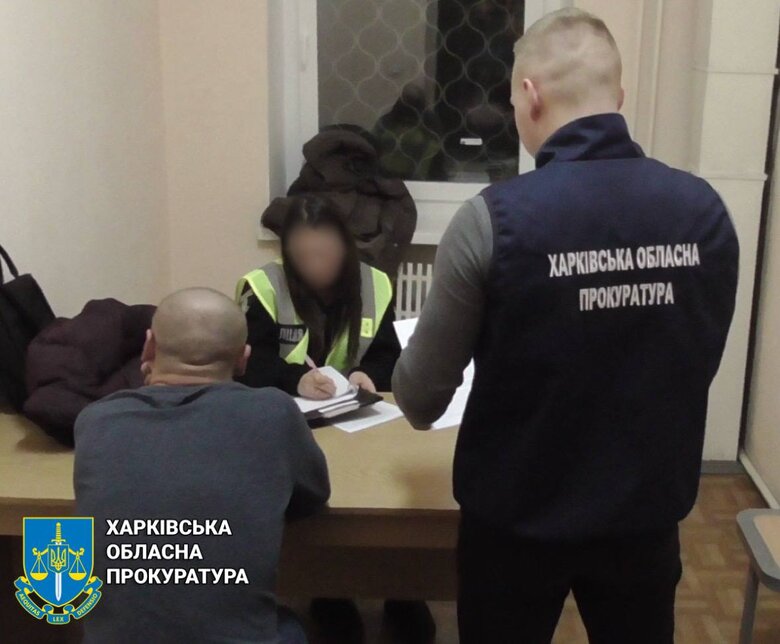 Двоє чоловіків побили та пограбували військового у Харкові