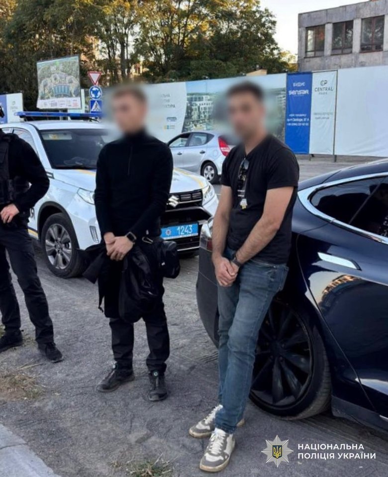В Ужгороді затримали двох чоловіків після стрілянини у Боздоському парку
