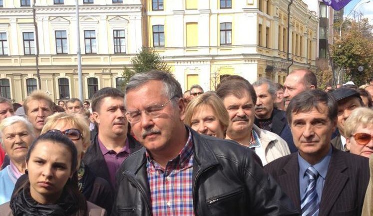 TVi Announces a List of Demands to the Authorities: Hundreds of People Came to the Meeting in its Defense