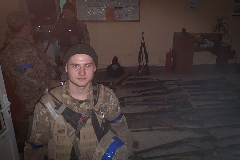 Нацгвардієць, позивний Бона: У Серебрянському лісі росіяни скидали на наші позиції з дронів сльозогінний газ в аерозолях, з яких він розпилювався 04