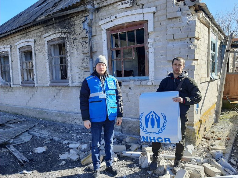 Снаряды войск РФ повредили 14 домов в Новогнатовке, жители поселка остались без света и газа 04