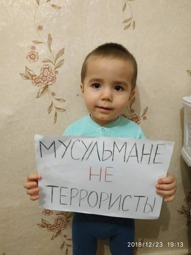 Мусульмани не терористи, - в окупованому Криму відбувається флешмоб на підтримку засуджених у справі Хізб ут-Тахрір кримських татар 27