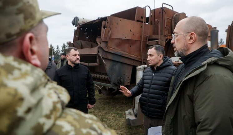 Мешканцям прифронтових територій дозволять самостійно рубати ліс на дрова, – Шмигаль