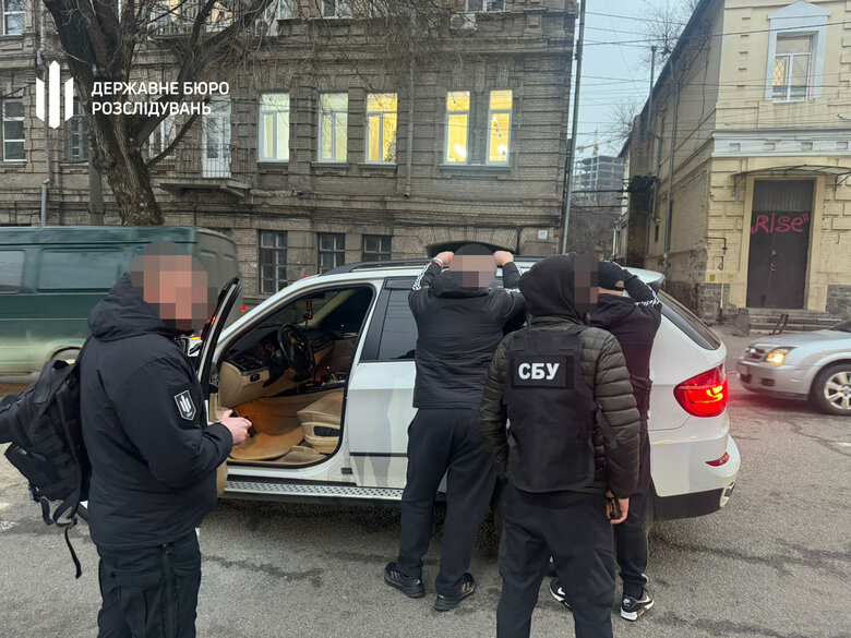 Адвокат із Дніпра за хабарі допомагав уникнути мобілізації