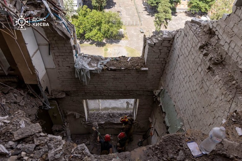 У 16-поверхівці на Дарниці в Києві завершено аварійно-рятувальні роботи